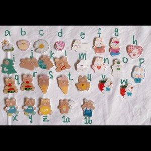 Small cute pins ( assortment of 5)